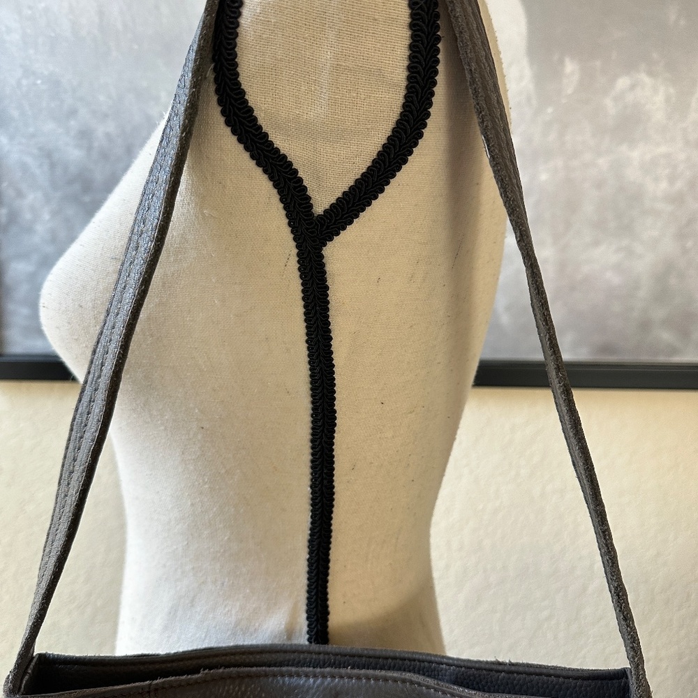 The Sak Brown Leather Shoulder Bag - Picture 3 of 9